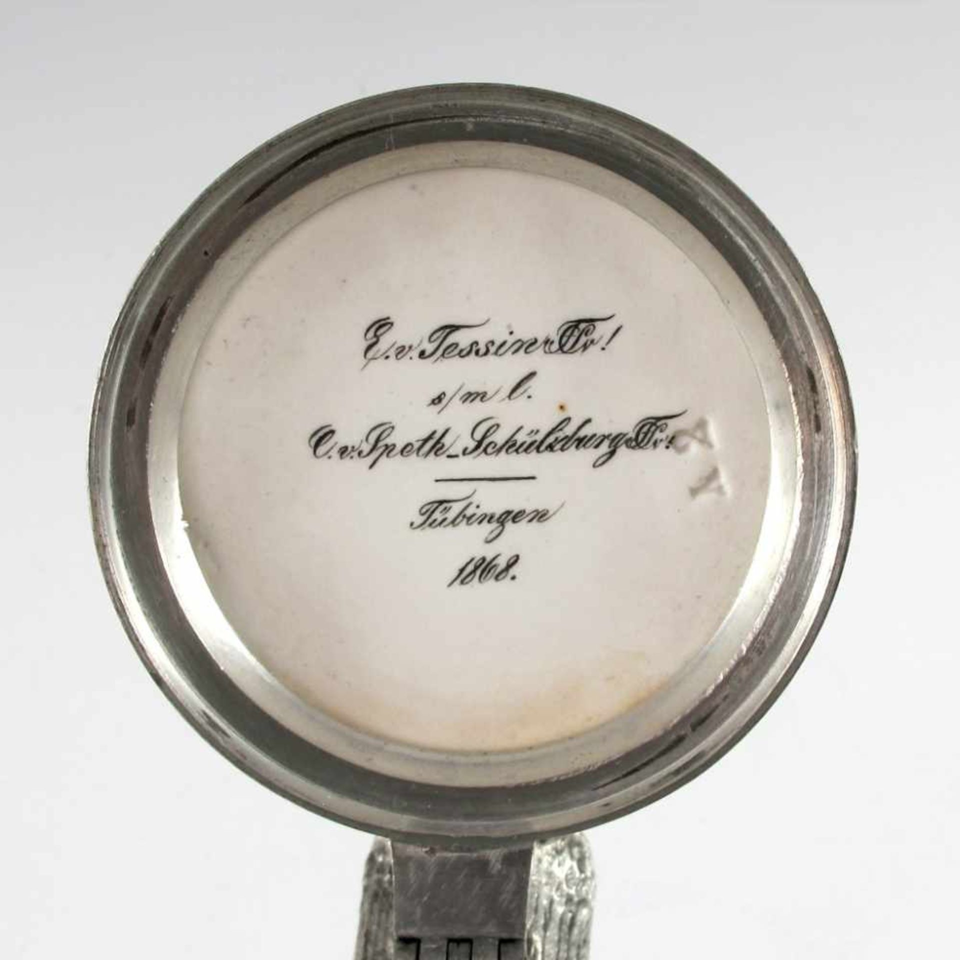 Studentica-Krug Tübingen 1868. "E. v. Tessin s/m/l. C. v. Speth-Schülzburg". Glaskrug (Sprung) mit - Bild 3 aus 3