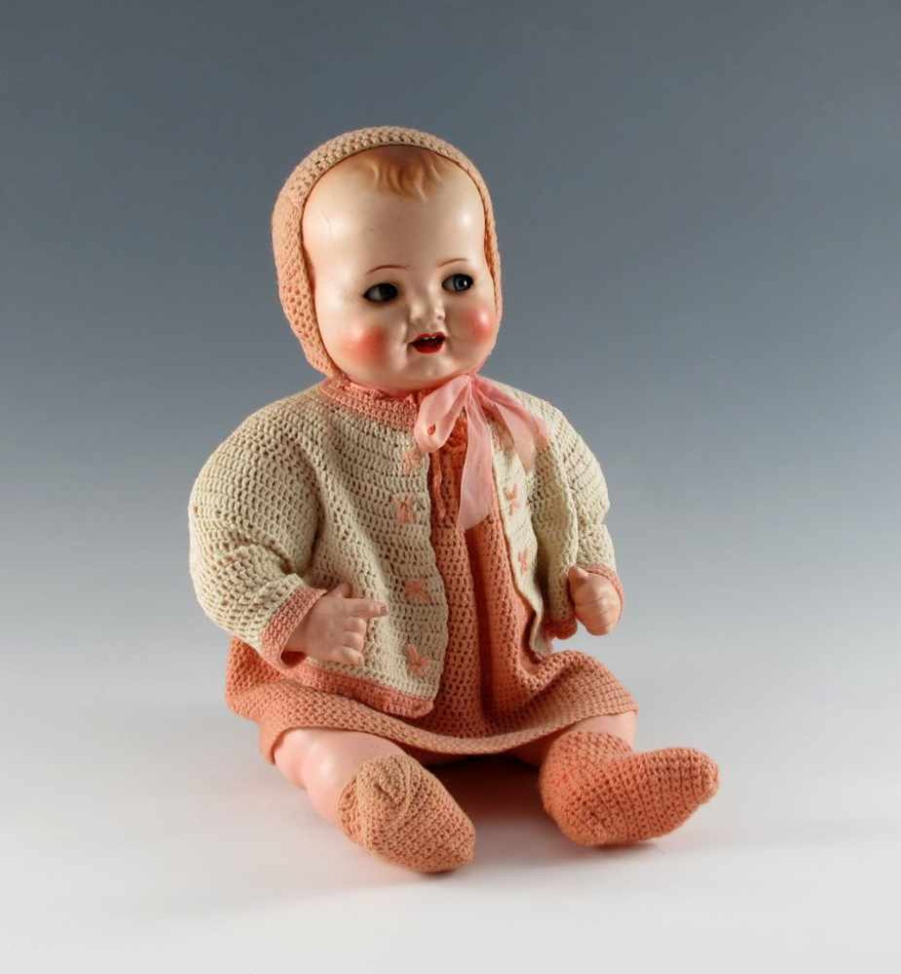 Große Celluloid-Babypuppe. Besch. H 50 cm