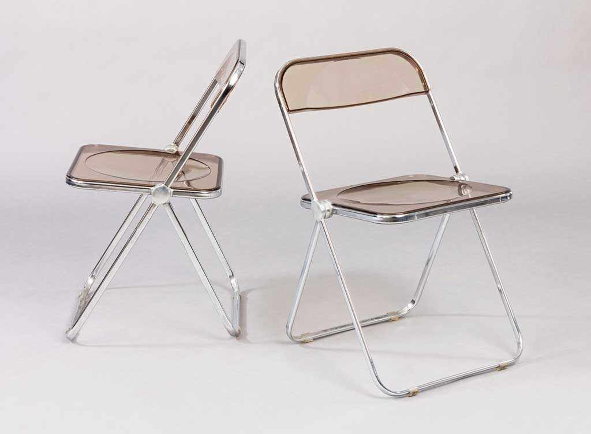 Paar Plia-Stühle. Plexiglas und Stahlrohr. Entwurf Giancarlo Piretti für Castelli 1967