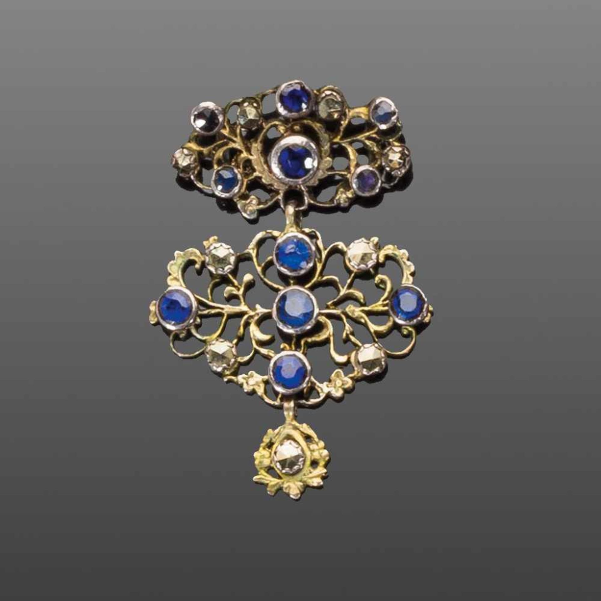 Bregenzer Trachtenanhänger. Silber mit Markasiten und blauen Kristallen. 19. Jh. H 5 cm