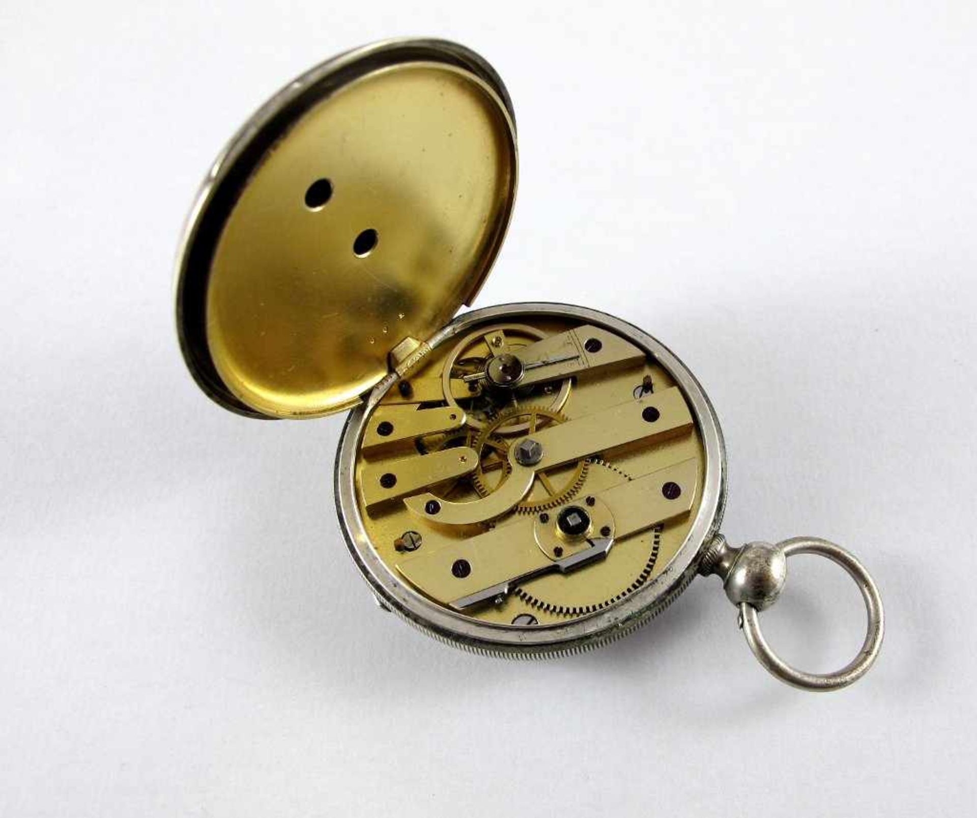 Feine silberne Schlüsseltaschenuhr. Gerippter Schalenrand. Rs. guillochiert und graviert, mit opaker - Bild 2 aus 3