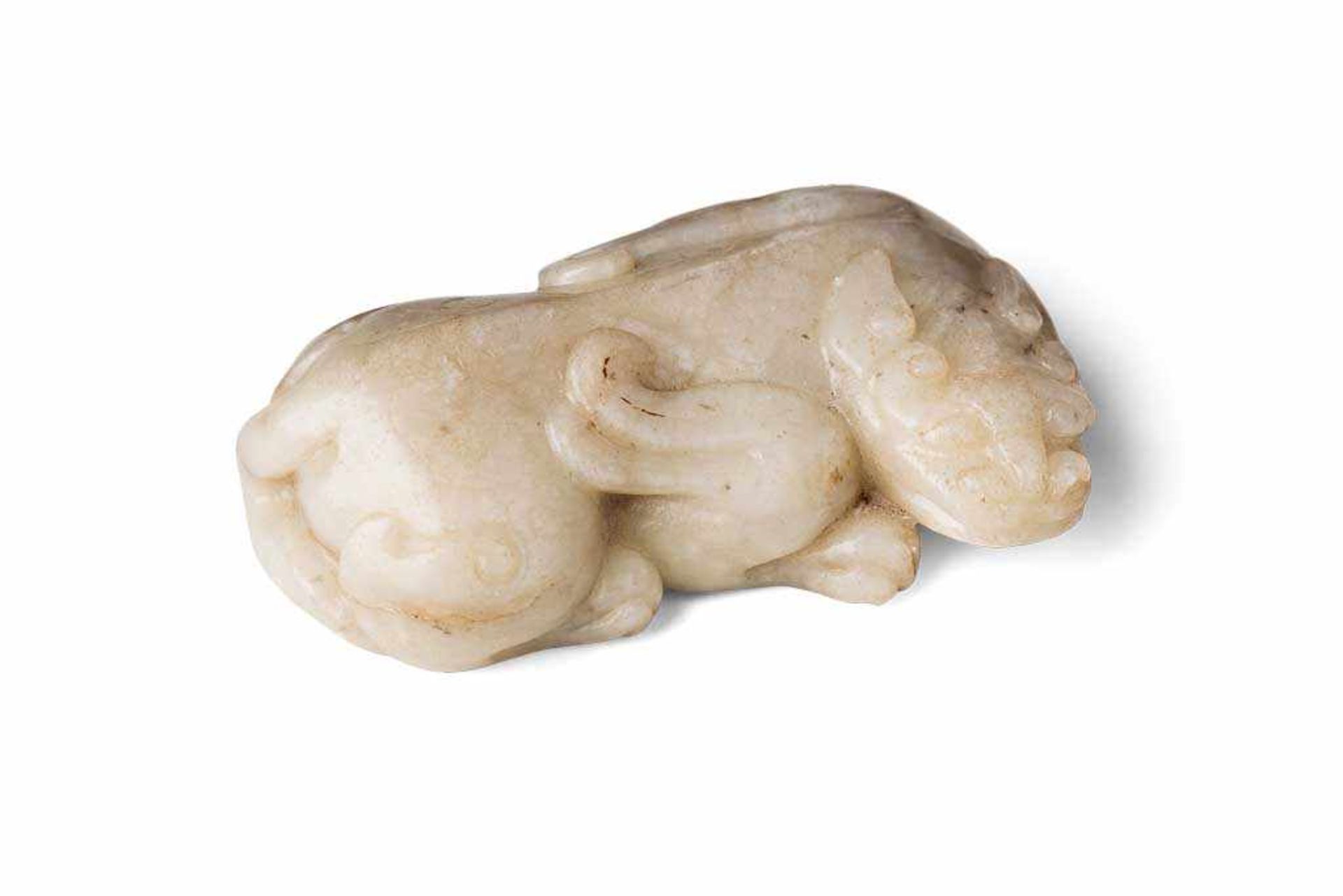 Liegender Löwe. Helle beige Jadeschnitzerei. China, 17./18. Jh. L 7 cm