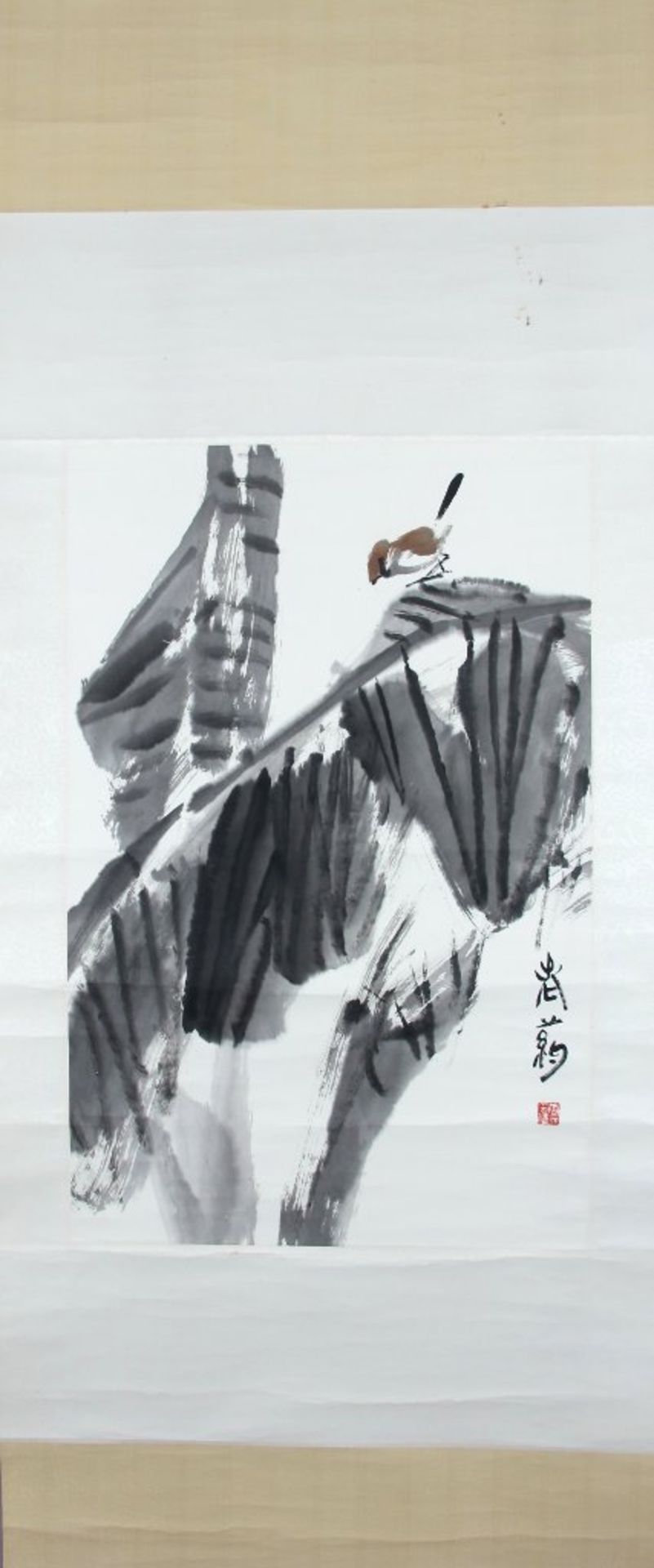 Rollbild. Sign. Tang Yun. Vogel auf Palmblatt. Tuschpinselzeichnung. 69 x 43,5 cm