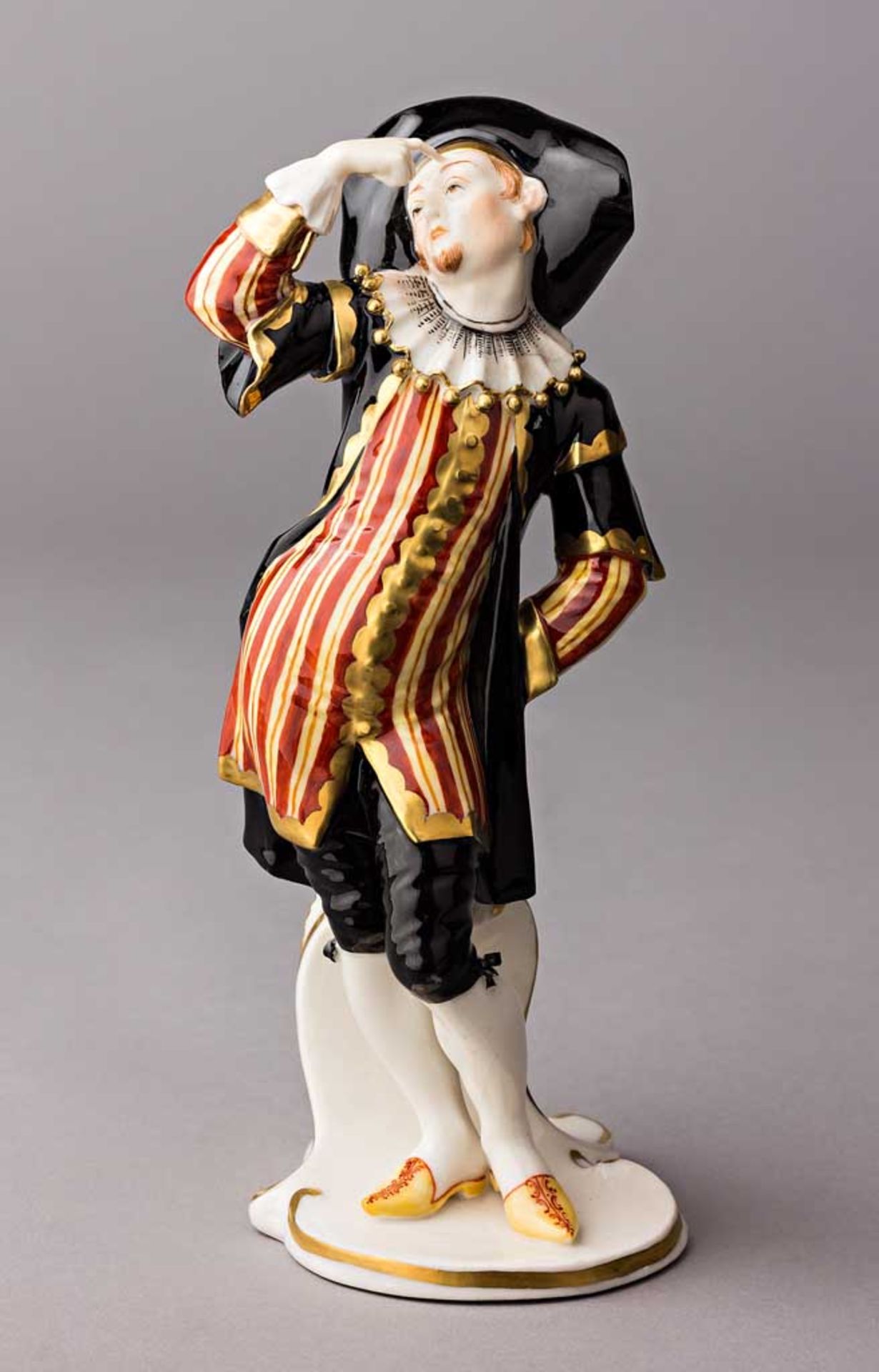 Dottore aus der italienischen Komödie. Polychrom staffierte Figurine. Modell Franz Anton Bustelli,