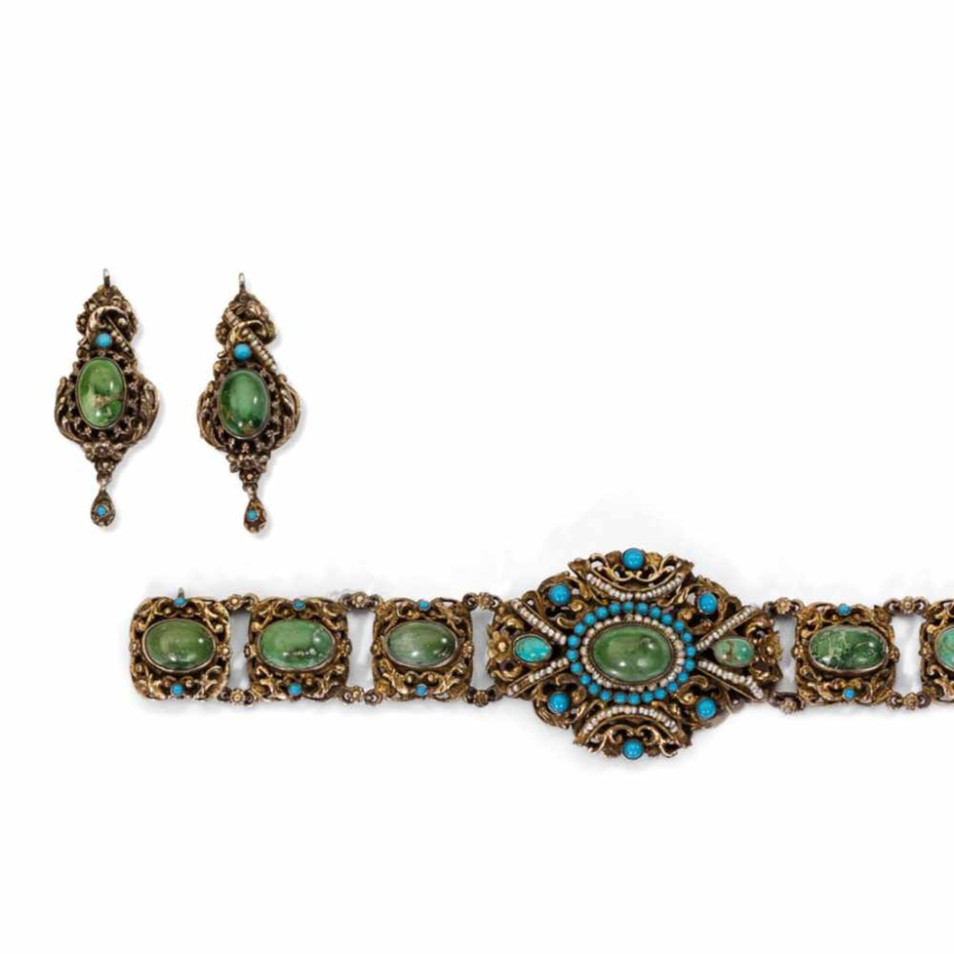 Historismus-Türkisgarnitur. Armband und Paar Ohrringe. Türkise, Orientperlen und blaues Email in