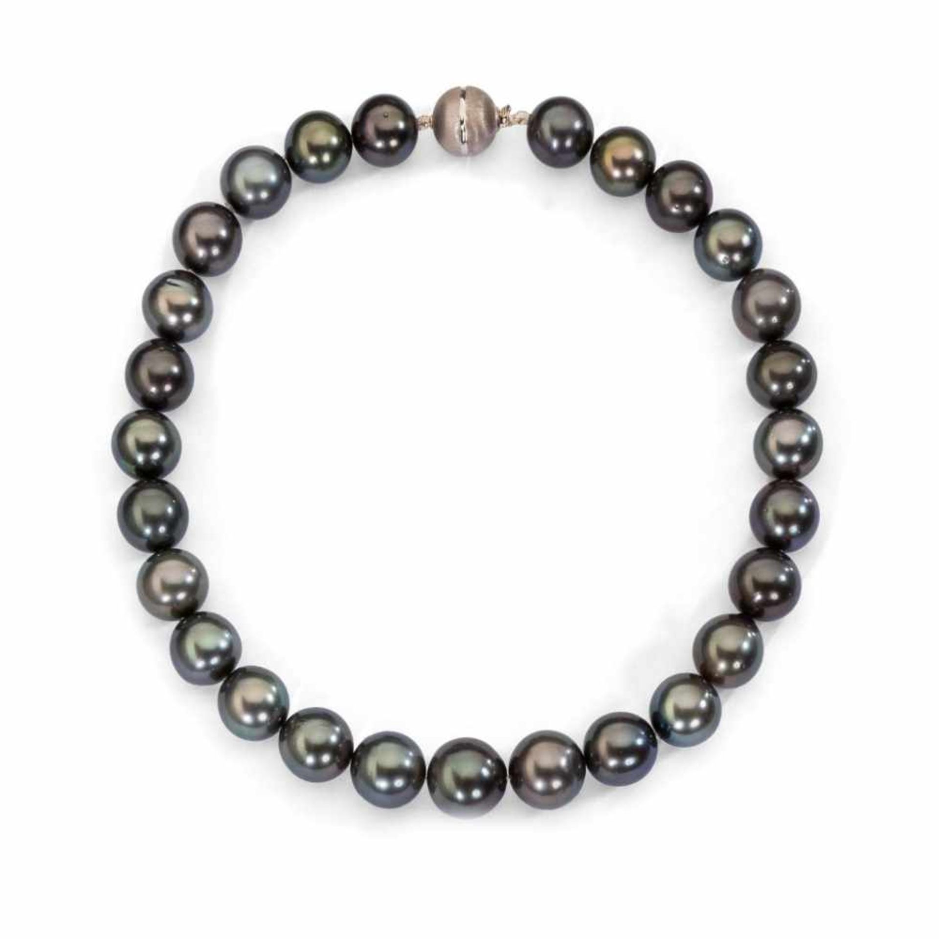 Feine graue Tahiti-Zuchtperlenkette. 27 Perlen in leichter Verlaufform, Ø 17 mm - 14,5 mm.