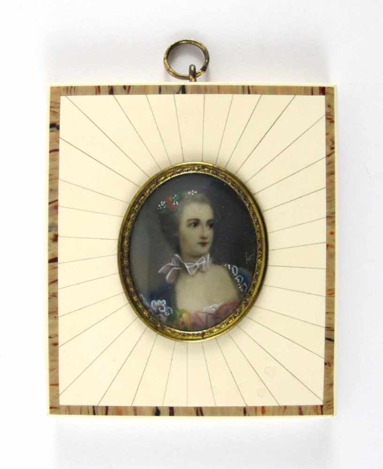 Marquise de Pompadour. Oval, 4,7 x 3,7 cm. R