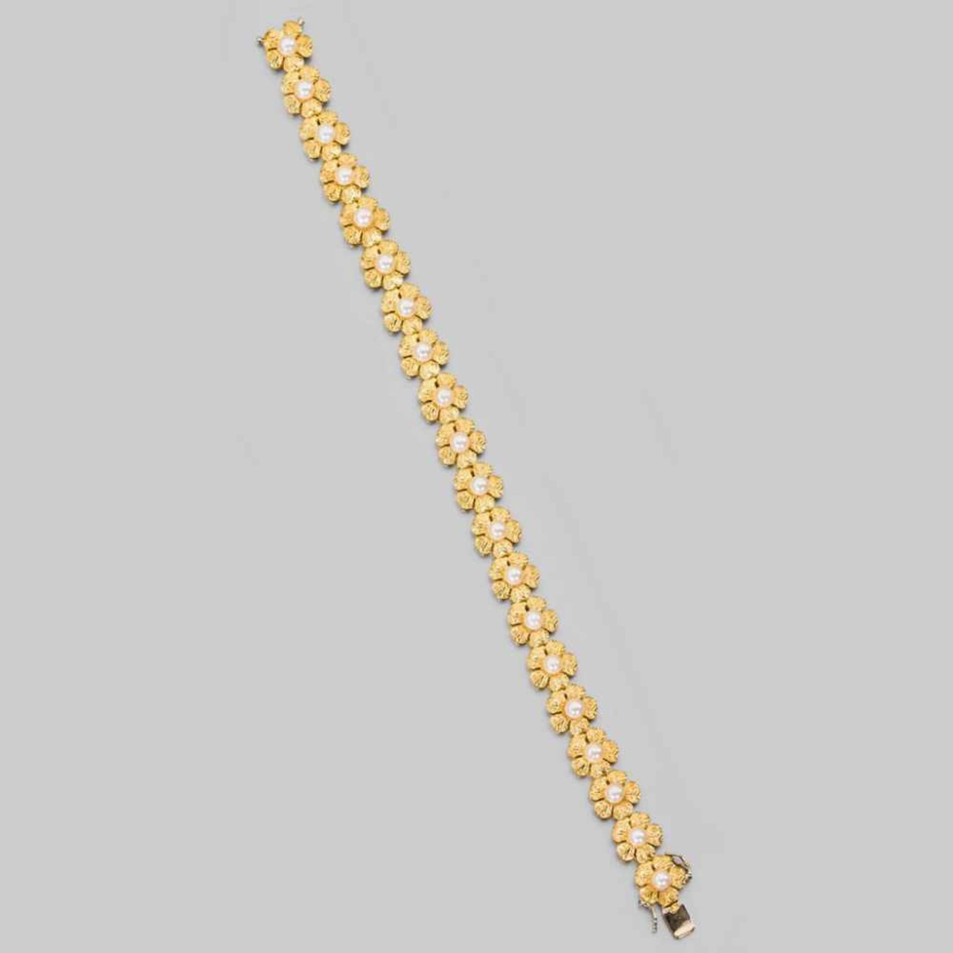 Gold-/Perlarmband mit feinen Gliedern in Blütenform. 18 ct. GG, 17,6 g. L 17,5 cm