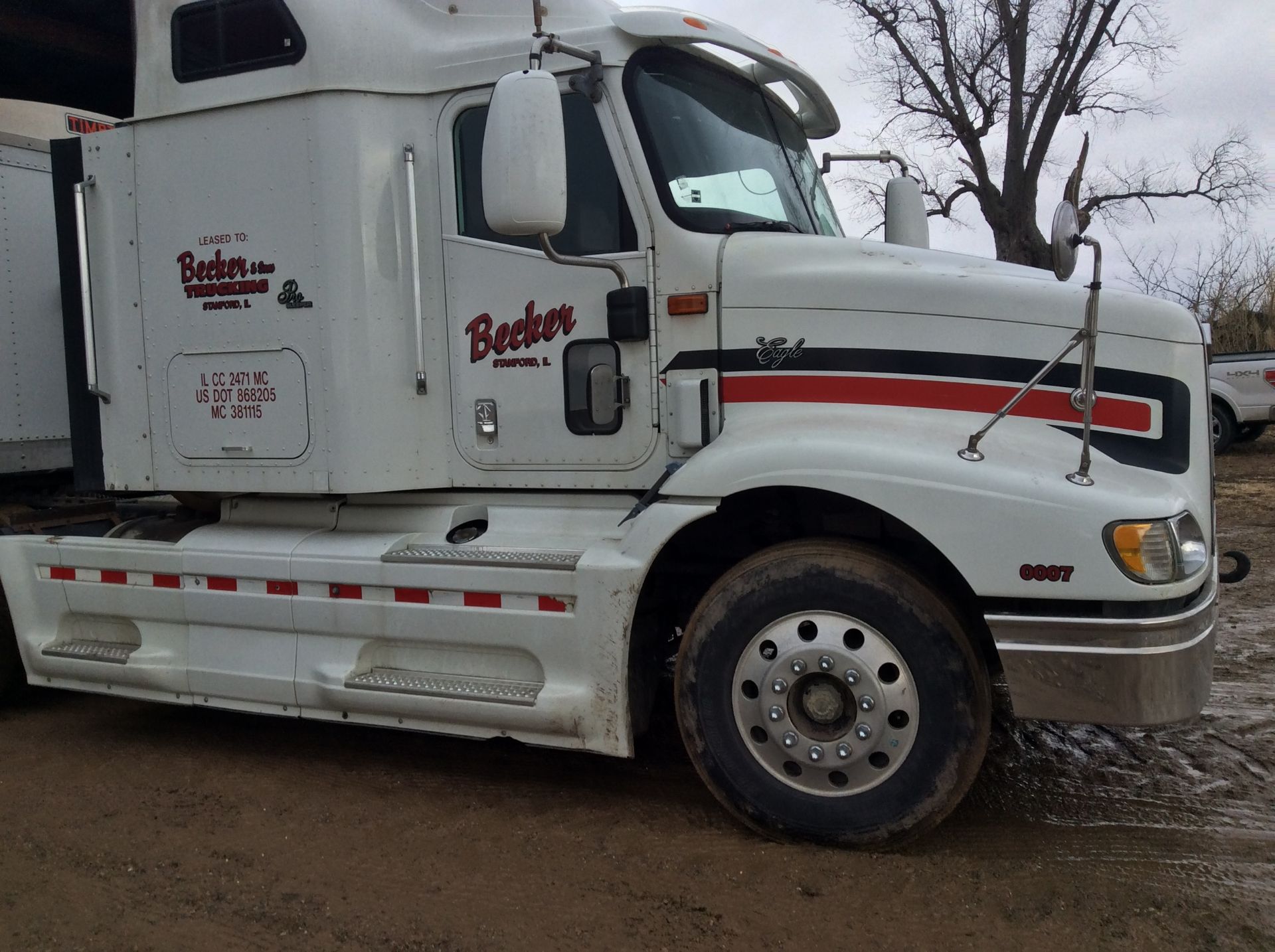 1999 IH Eagle Pro Sleeper Semi, (White)