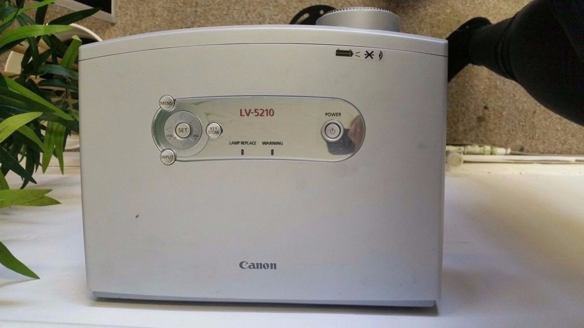 Canon LV-5210 Projector with Ceiling Mount