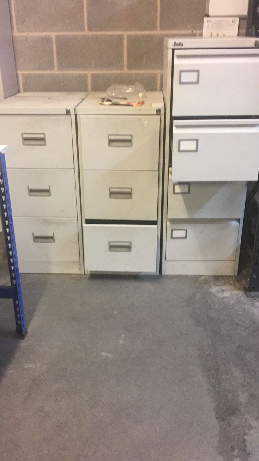 Mixed Job Lot Of Filing Cabinets & Upright Lockers - Bild 2 aus 2