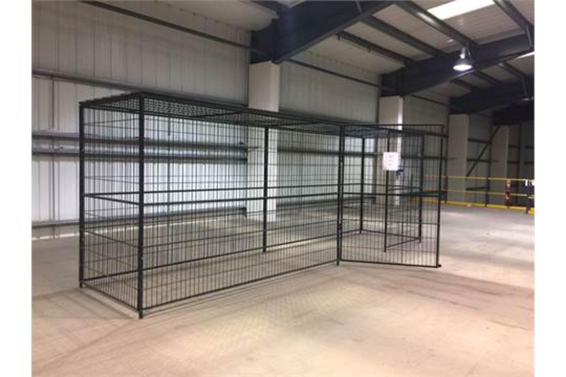 Large Black Metal Mesh Caging - Bild 4 aus 6