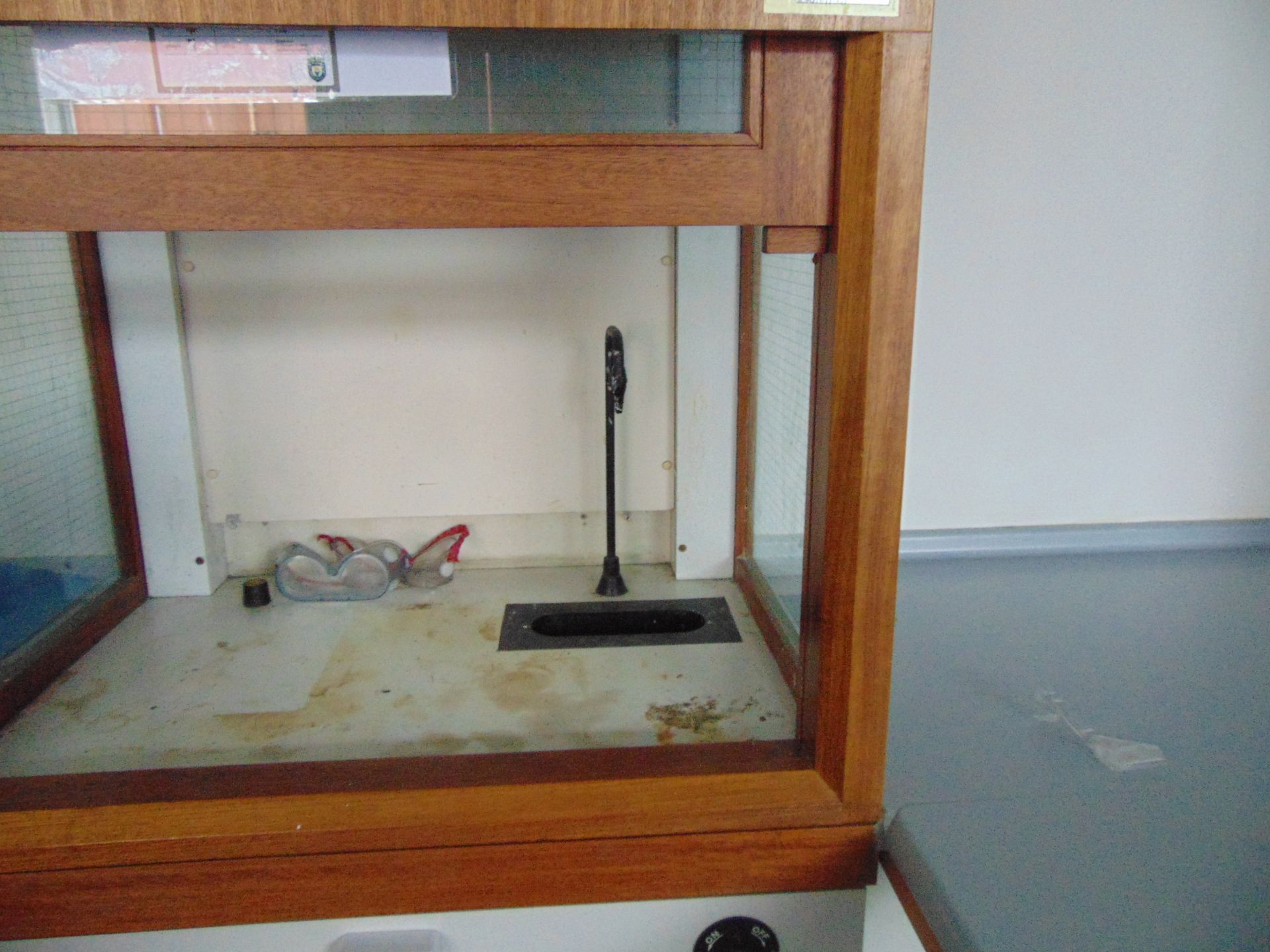 Fume Extraction Cabinet With Sink - Image 2 of 3