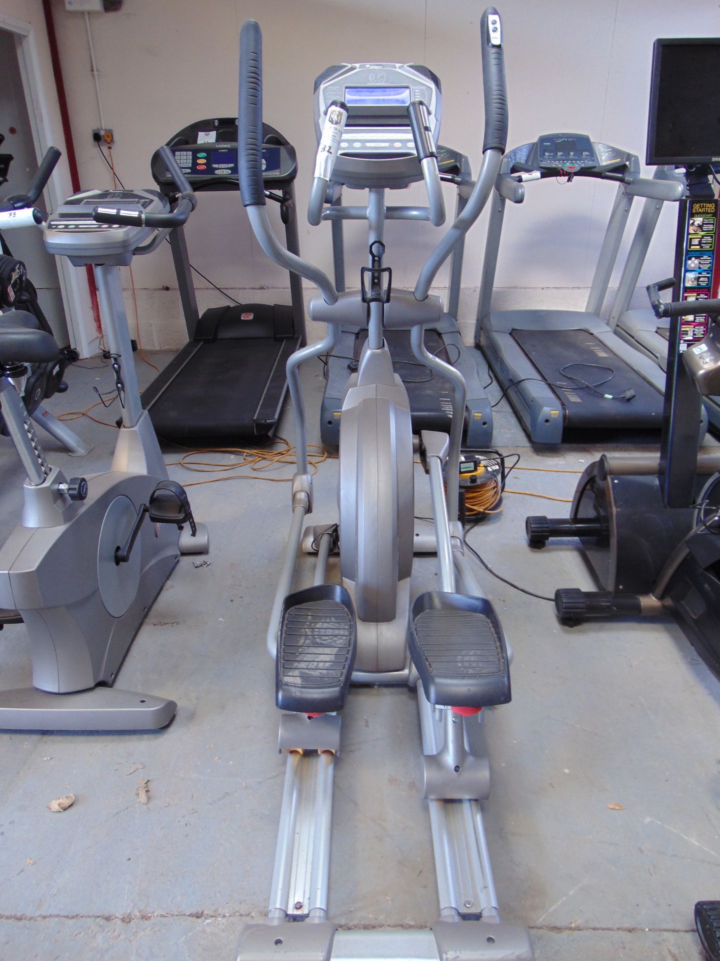 Spirit Fitness XE295 Cross Trainer