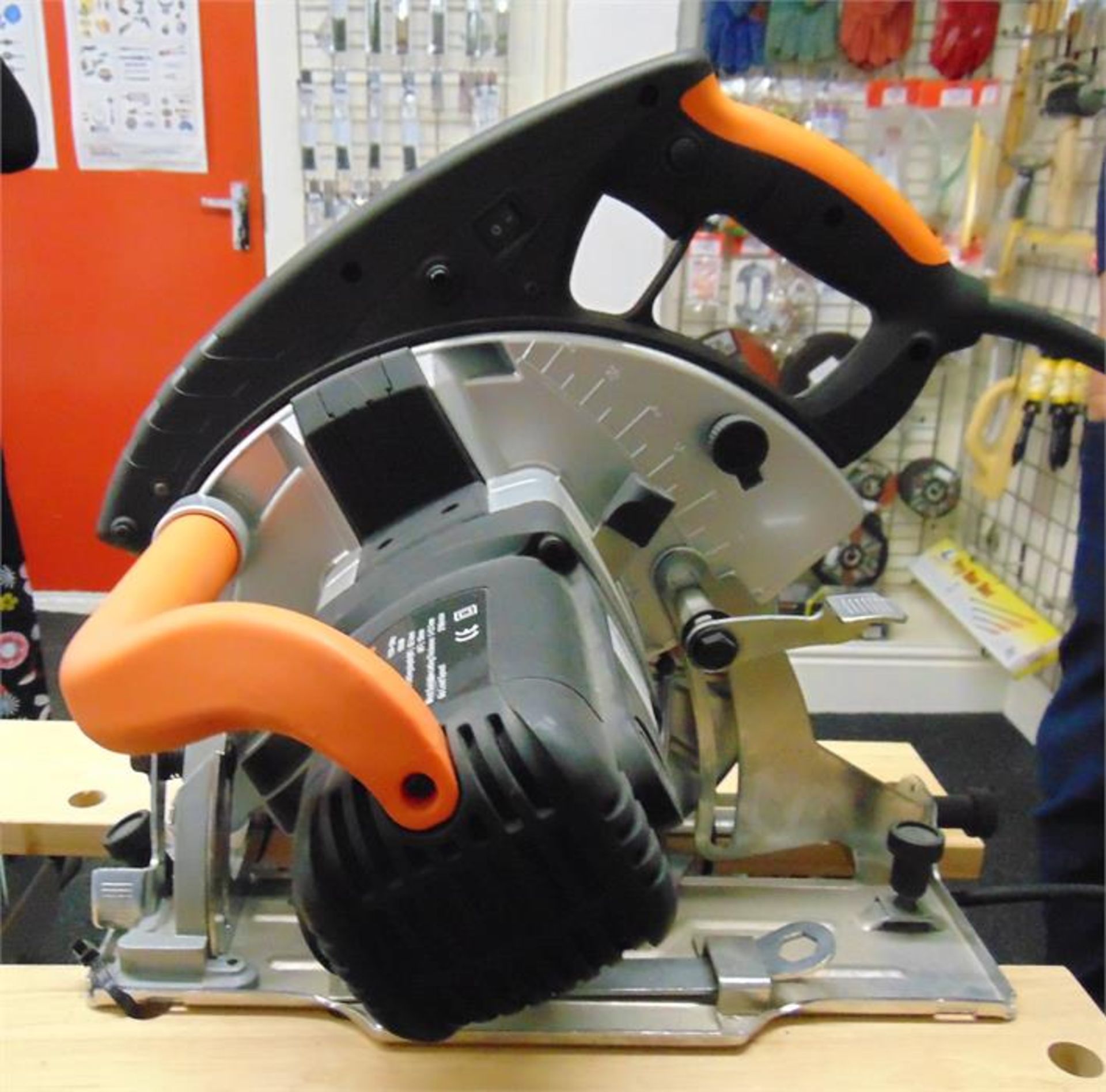 Marcut 9 Inch Portable Metal Cutting Circular Saw With Blade. - Image 2 of 7