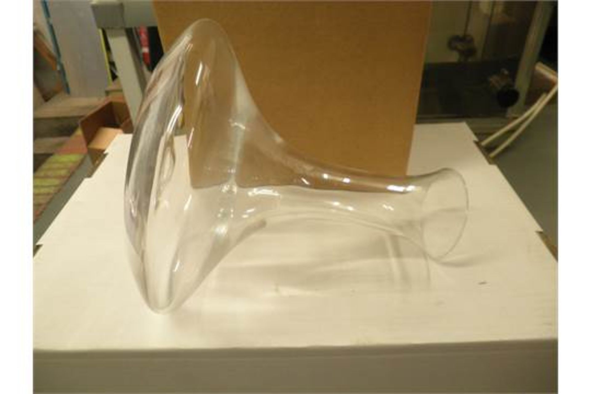2 Boxed Glass Decanters With Flat Bases - Image 2 of 4