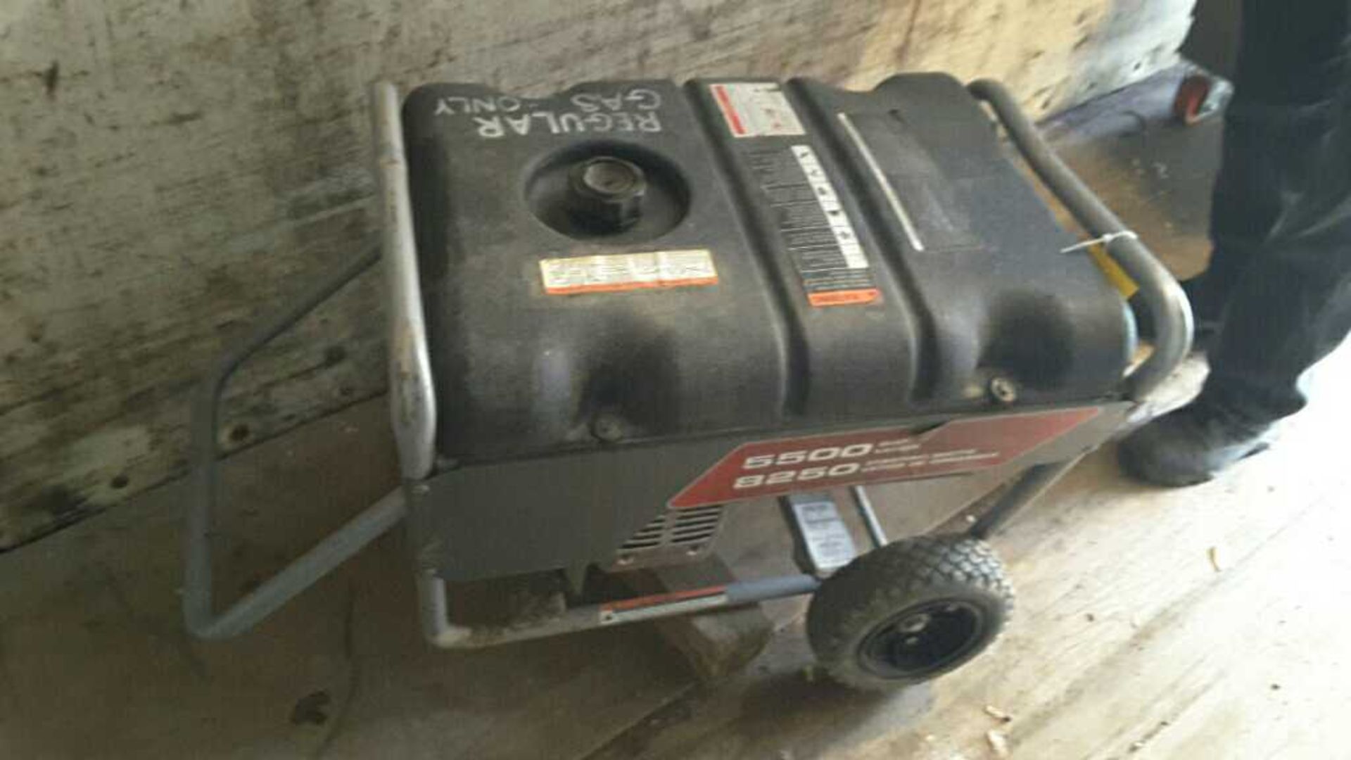 Generator with Briggs and Stratton motor