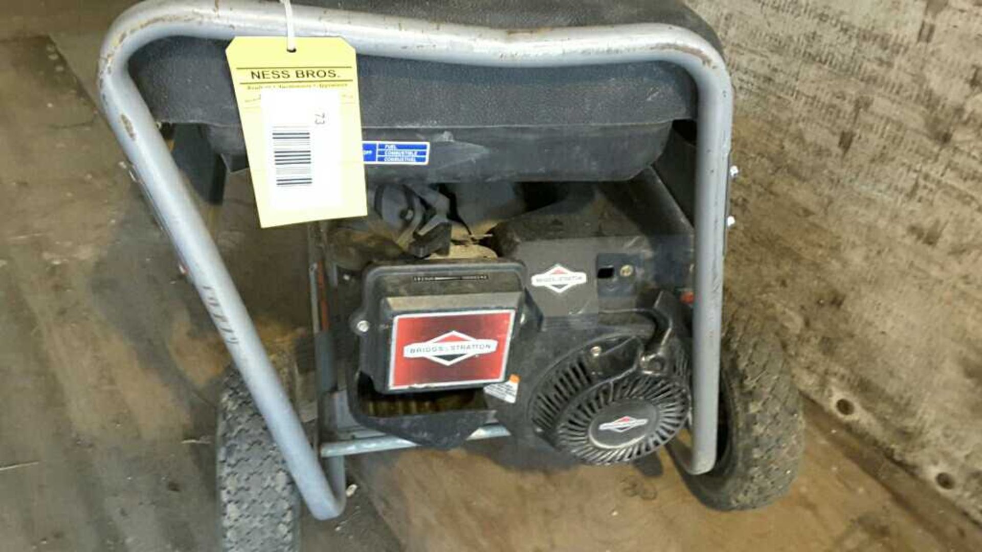 Generator with Briggs and Stratton motor - Image 4 of 4