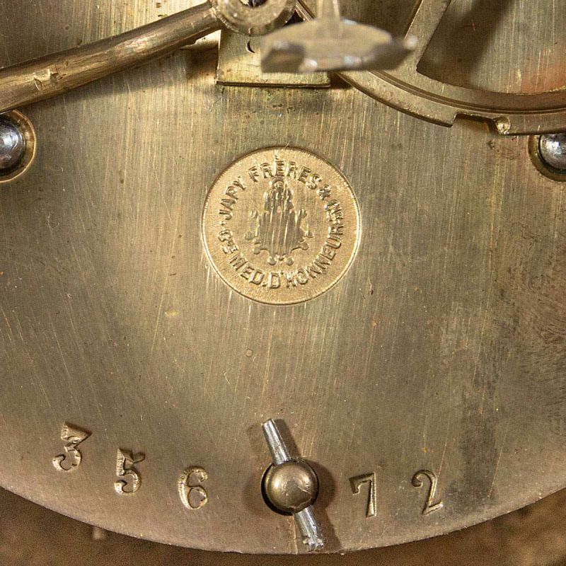 Elegante Pendule, Frankreich, Mitte 19. Jhd. Weisses Alabastergehäuse mit zahlreichen vergoldeten - Image 3 of 15