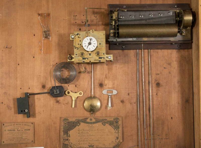 Antike Bilderuhr mit Walzenspielwerk! Schweiz um 1830. Unsigniertes Gemälde, in Öl auf Leinwand. - Image 6 of 16