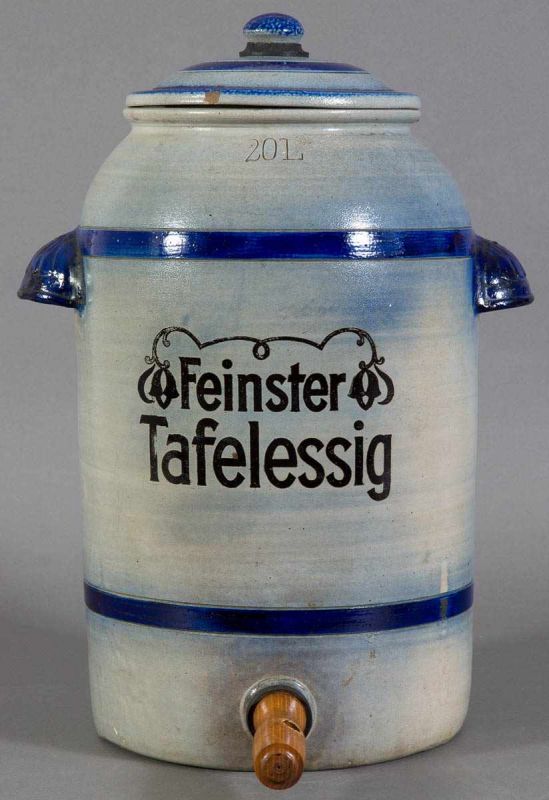 "Feinster Tafelessig". Grosses Essiggefäß. Blaugraues Steinzeug. Höhe ca. 52 cm, Durchmesser ca.