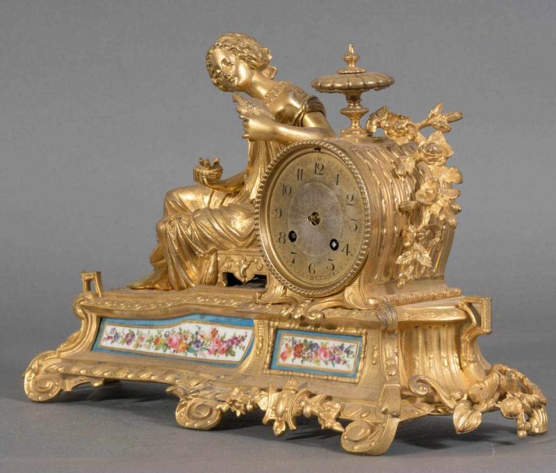 Figürliche Pendule, Frankreich 19. Jhd., feuervergoldetes Bronzegehäuse, mit eingesetzten, - Image 2 of 16