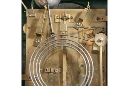 Große Kaminuhr, sog. BRACKET-CLOCK mit 8 Glocken-Carillon Läutwerk und Stundenschlag auf Tonspirale. - Image 5 of 21