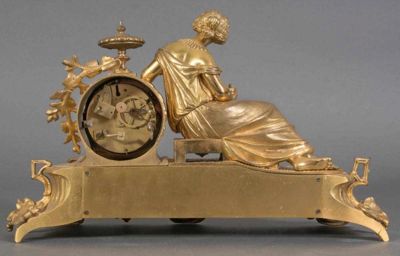 Figürliche Pendule, Frankreich 19. Jhd., feuervergoldetes Bronzegehäuse, mit eingesetzten, - Image 10 of 16