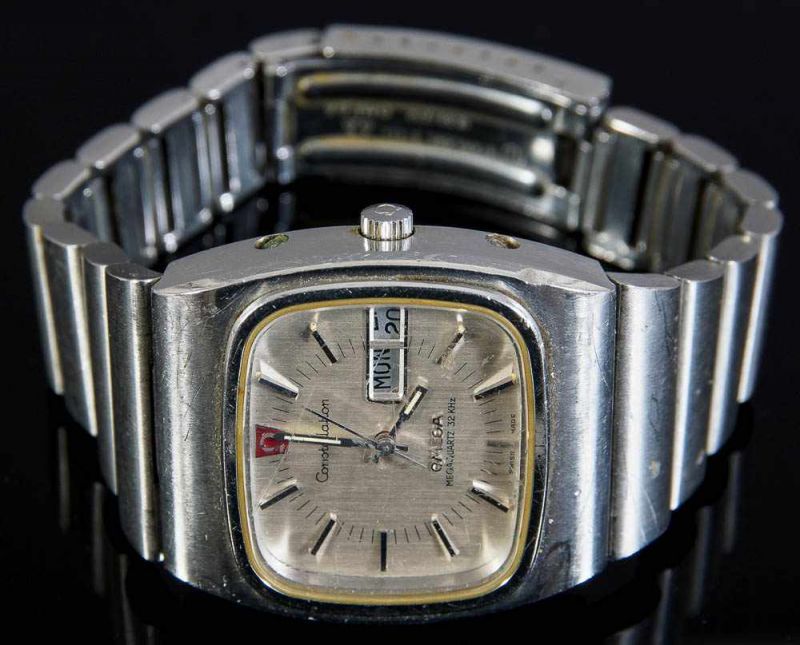 "OMEGA CONSTELLATION MEGA-QUARTZ 32 KH" um 1975. Stahl. Anzeigen von Uhrzeit, Wochentag und Datum. - Image 2 of 7