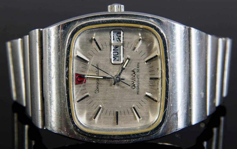 "OMEGA CONSTELLATION MEGA-QUARTZ 32 KH" um 1975. Stahl. Anzeigen von Uhrzeit, Wochentag und Datum. - Image 4 of 7