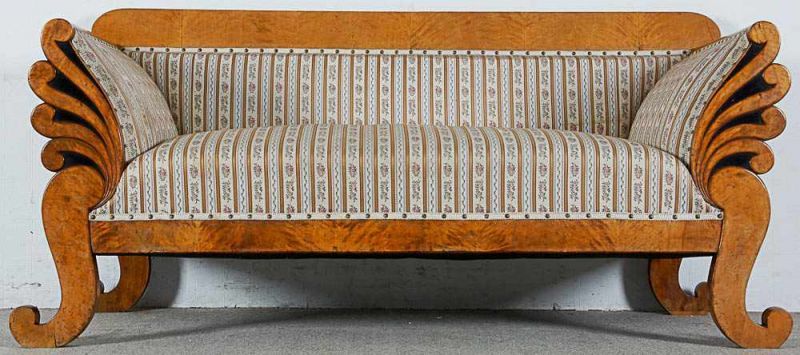 Außergewöhnliches Sofa. Biedermeier. Donau-Monarchie um 1830. Birke massiv & furniert, teilweise