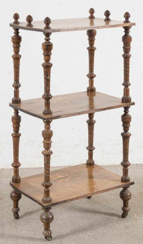 Etagere. Nussbaum mit Intarsien. Historismus um 1900. Ca. 102 x 51 x 34 cm. - Image 2 of 7