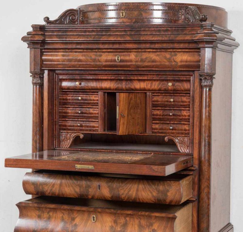 Sekretär, sog. "Schreibschrank". Biedermeier, Hamburger Raum um 1840/50. Mahagoni massiv und - Image 2 of 26