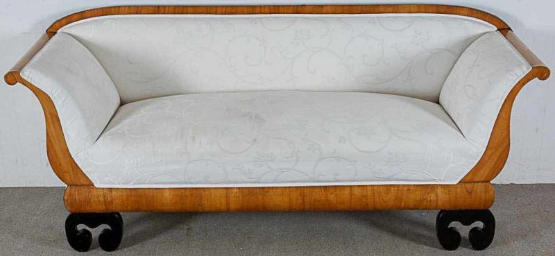 Sofa. Biedermeier, süddeutsch um 1820/30. Kirschbaum, teilweise ebonisiert. Ältere Restauration &