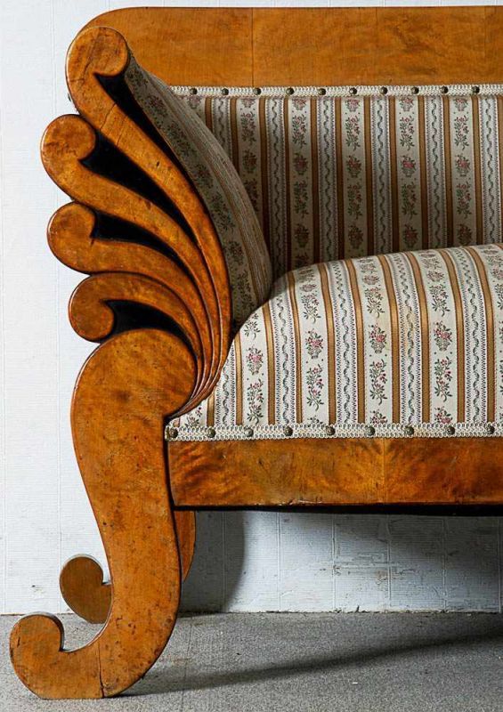 Außergewöhnliches Sofa. Biedermeier. Donau-Monarchie um 1830. Birke massiv & furniert, teilweise - Image 2 of 10