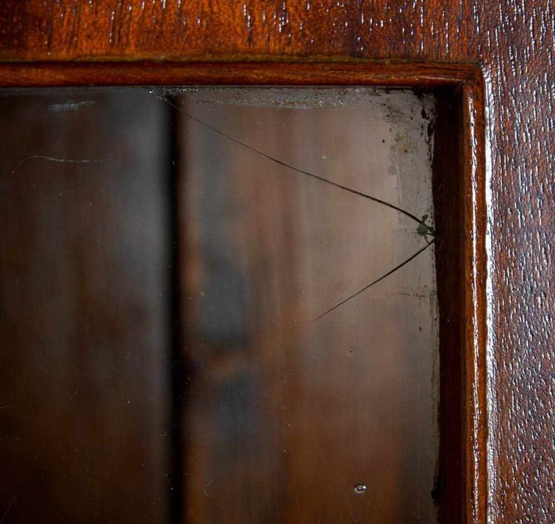 Zweitüriger Bücherschrank/Vitrine. Deutsches Spätbiedermeier um 1840/60, Mahagoni massiv und - Image 3 of 11