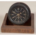 Borduhr der U.S. Army, bez.: "CLOCK MESSAGE CENTER, Mi". Hersteller CHELSEA CLOCK CO. BOSTON.