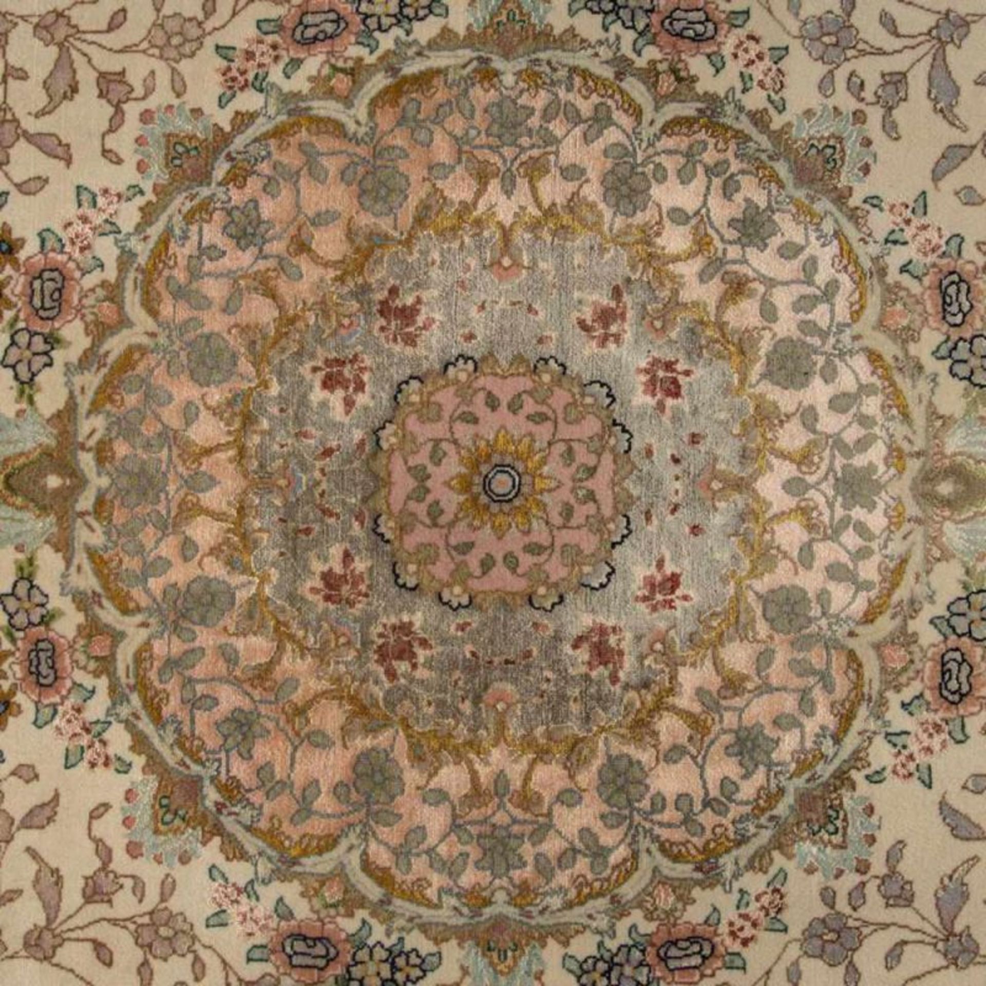 Isfahan mit Seide, ca. 195 x 200 cm. - Image 2 of 5