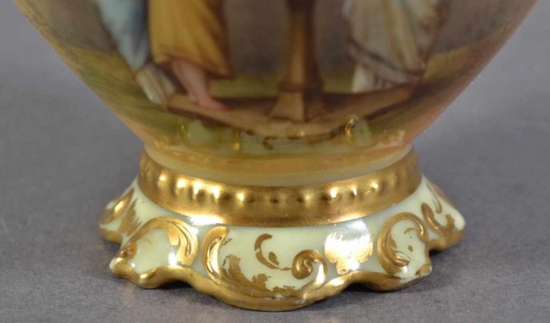 3 Vasen. ROYAL VIENNA, Thüringen um 1900. 1. "Daphne" (Höhe 10,5 cm), 2. "-Amor im Baöl" (Höhe 9,5 - Image 24 of 30