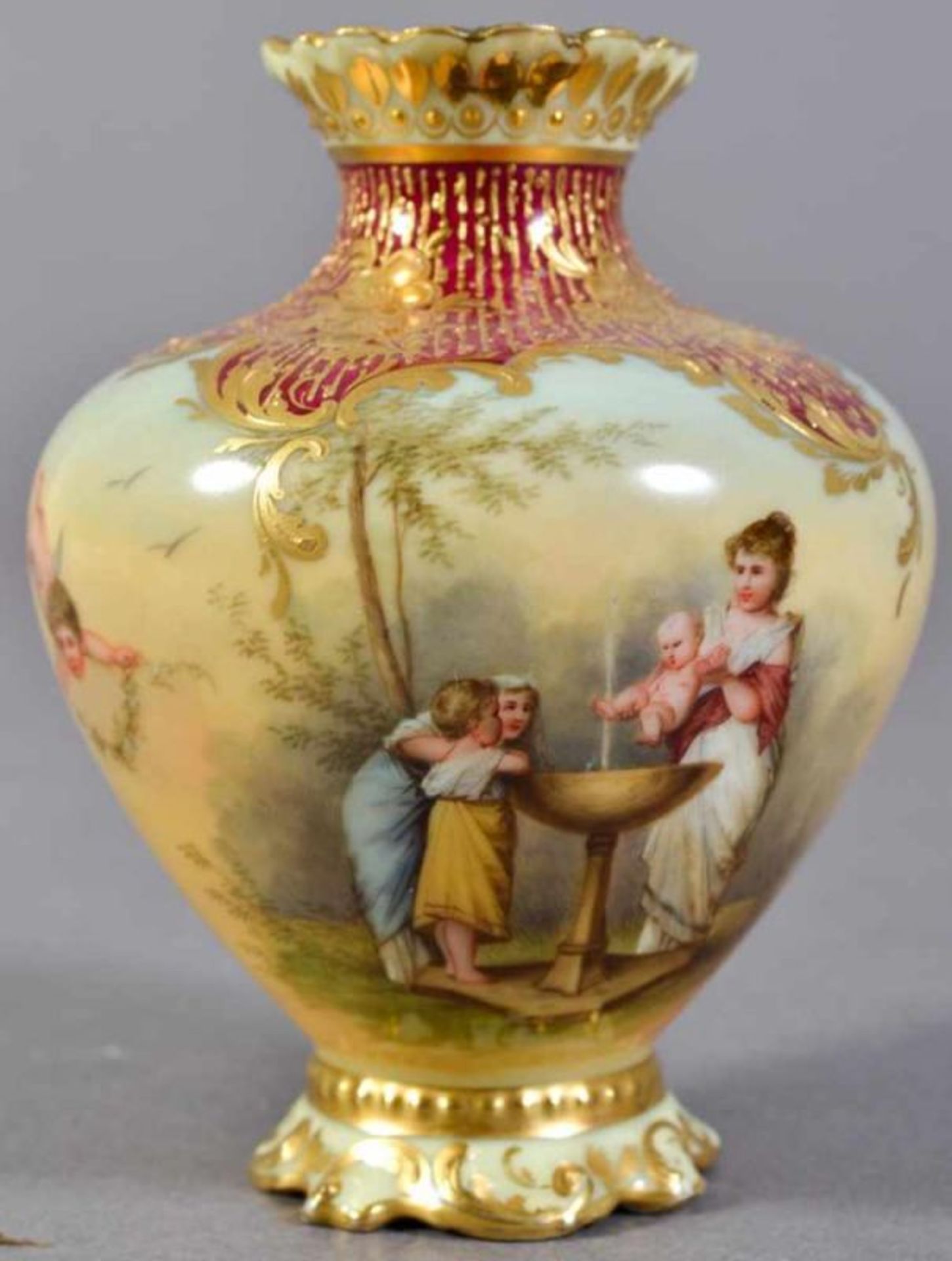 3 Vasen. ROYAL VIENNA, Thüringen um 1900. 1. "Daphne" (Höhe 10,5 cm), 2. "-Amor im Baöl" (Höhe 9,5 - Image 2 of 30