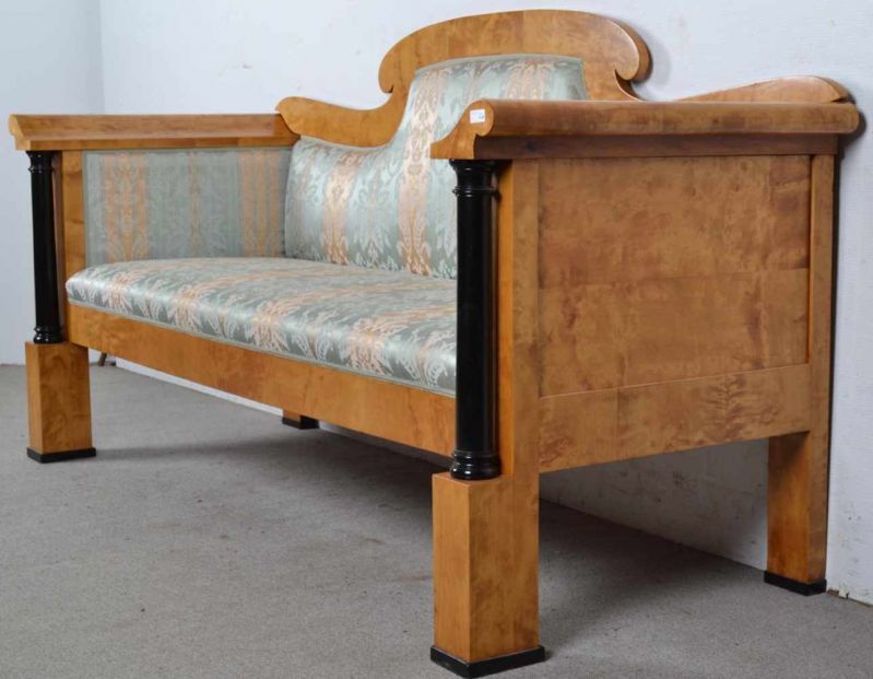 Elegantes Sofa. Biedermeier um 1830/50. Birke massiv und furniert, an den Vorderen Stollenfüssen - Image 3 of 15