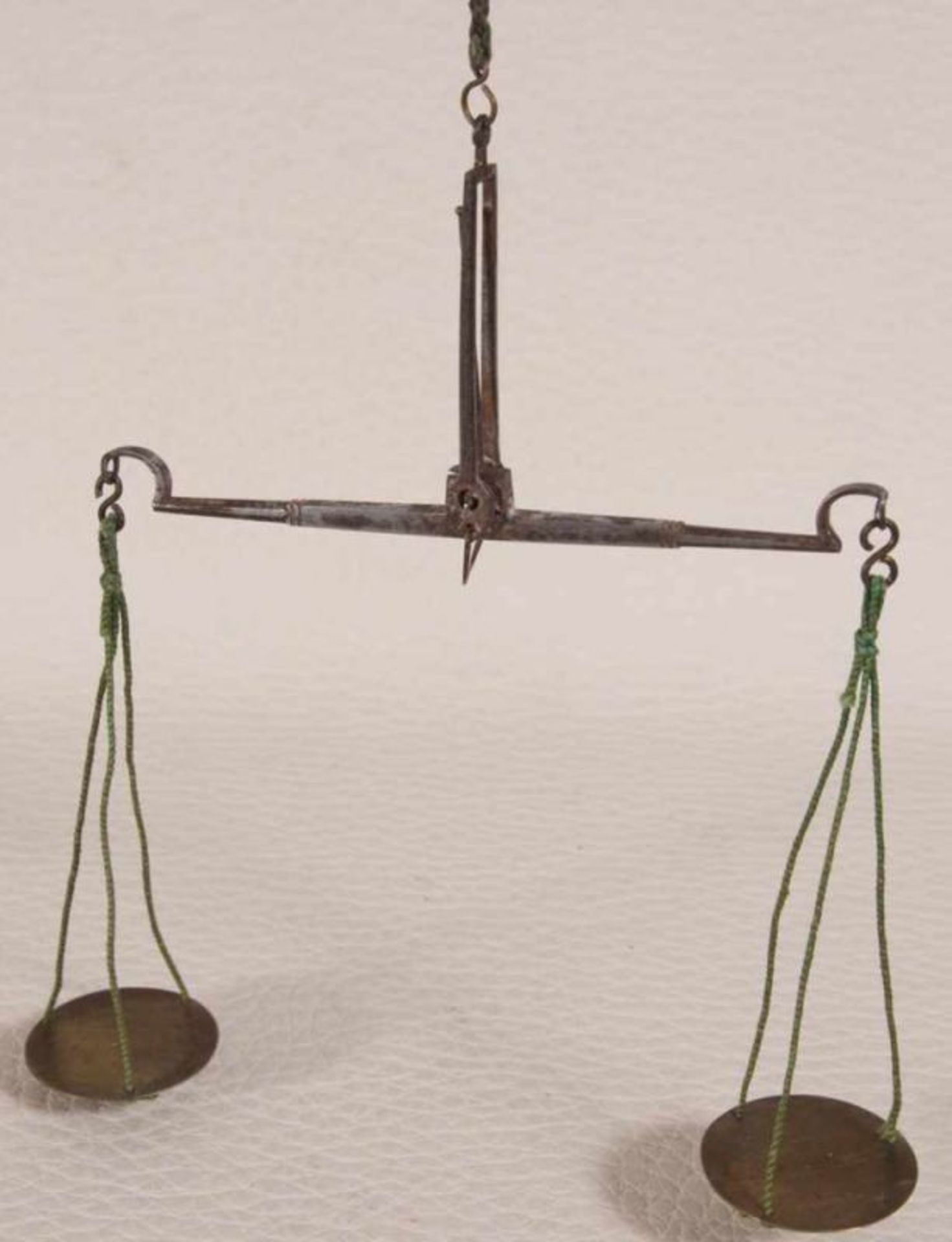 Antike Münzwaage des Abraham Kruse, Schwelm 1780er Jahre. Balkenwaage mit insgesamt 20 Gewichten - Image 8 of 10