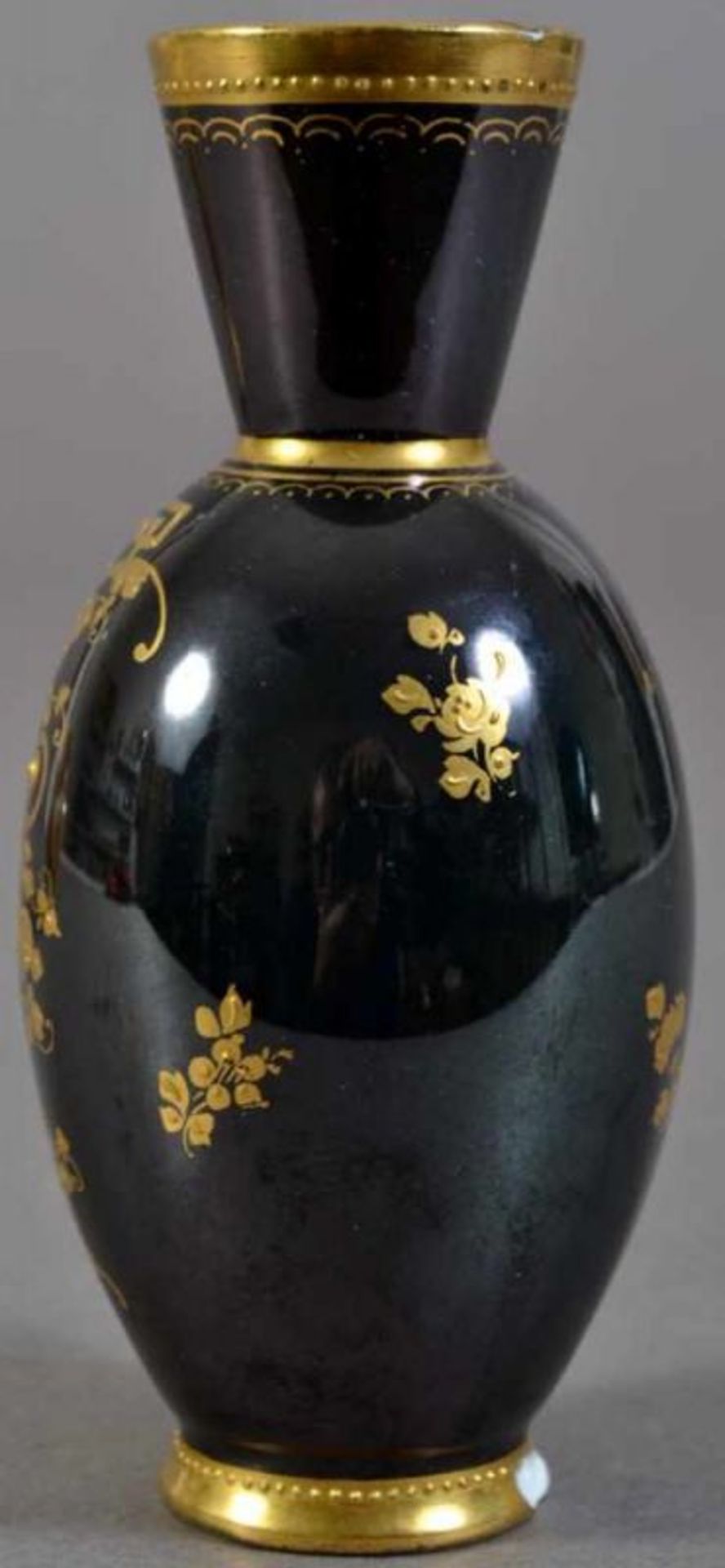 3 Vasen. ROYAL VIENNA, Thüringen um 1900. 1. "Daphne" (Höhe 10,5 cm), 2. "-Amor im Baöl" (Höhe 9,5 - Image 15 of 30