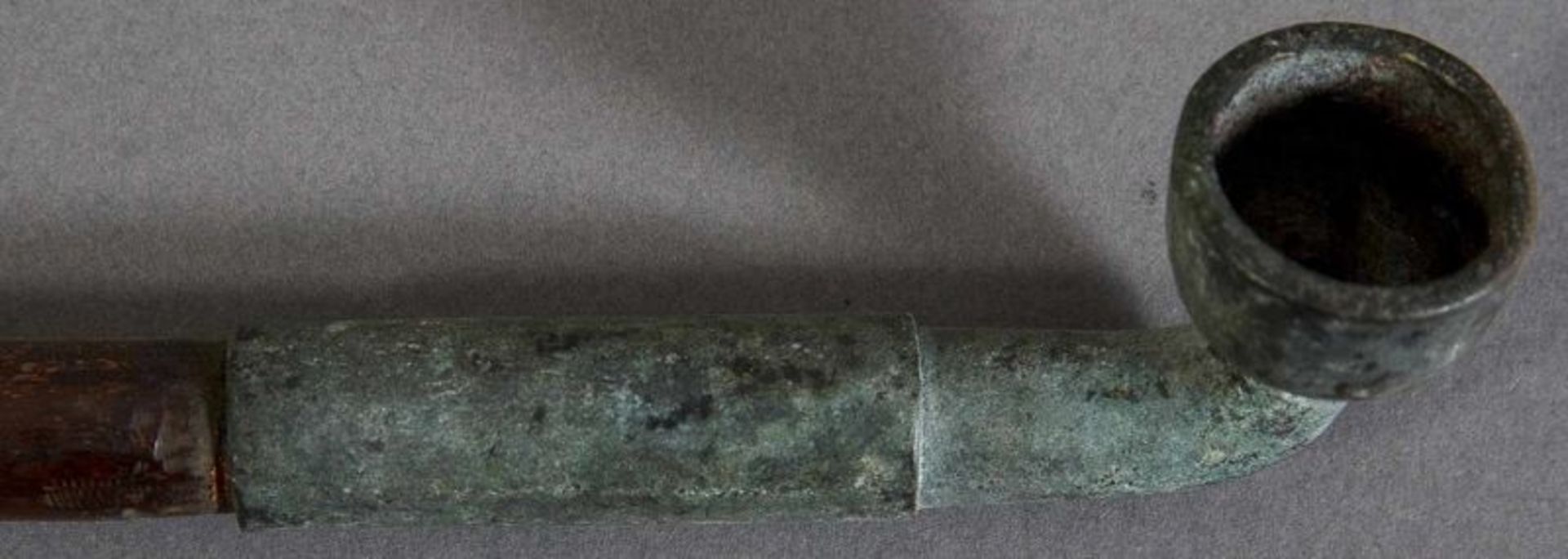 Alte/antike Pfeife, China, Anfang 20. Jhd. Bambusrohr mit korrodierter Brennstelle und - Image 3 of 4