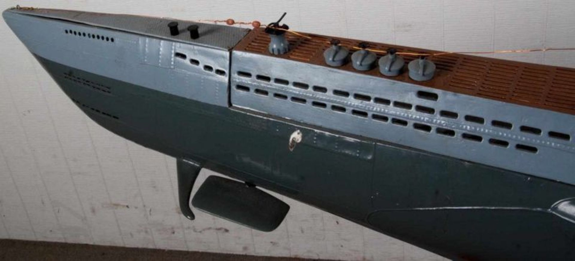 "U995", Länge 168 cm, Maßstab 1:40. Dynamisch & statisch tauchfähiges U-Boot Modell, Kunststoff, - Image 16 of 26