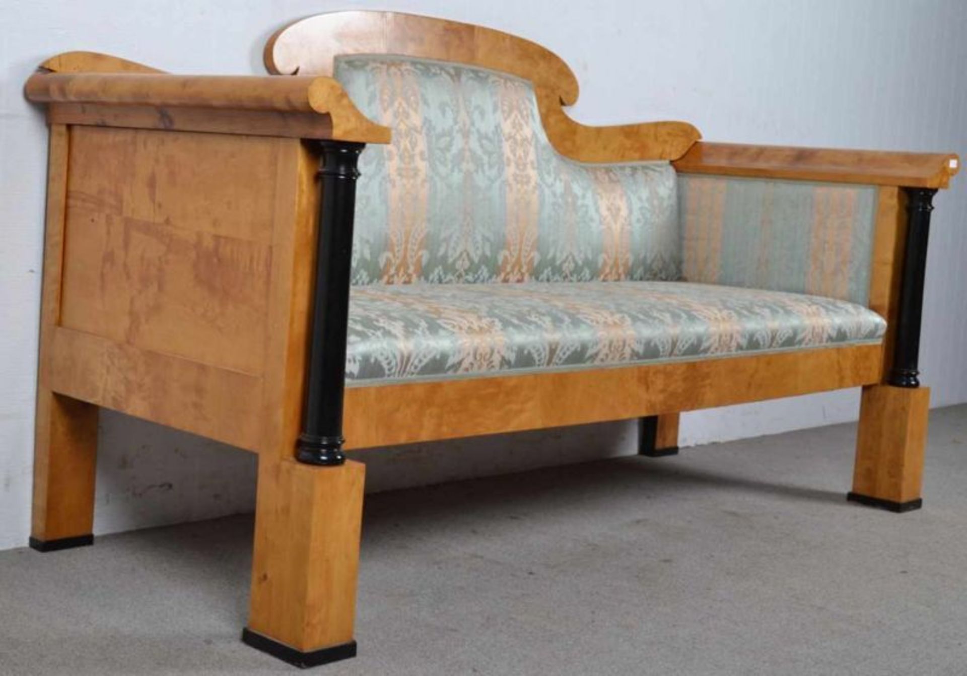 Elegantes Sofa. Biedermeier um 1830/50. Birke massiv und furniert, an den Vorderen Stollenfüssen - Image 15 of 15