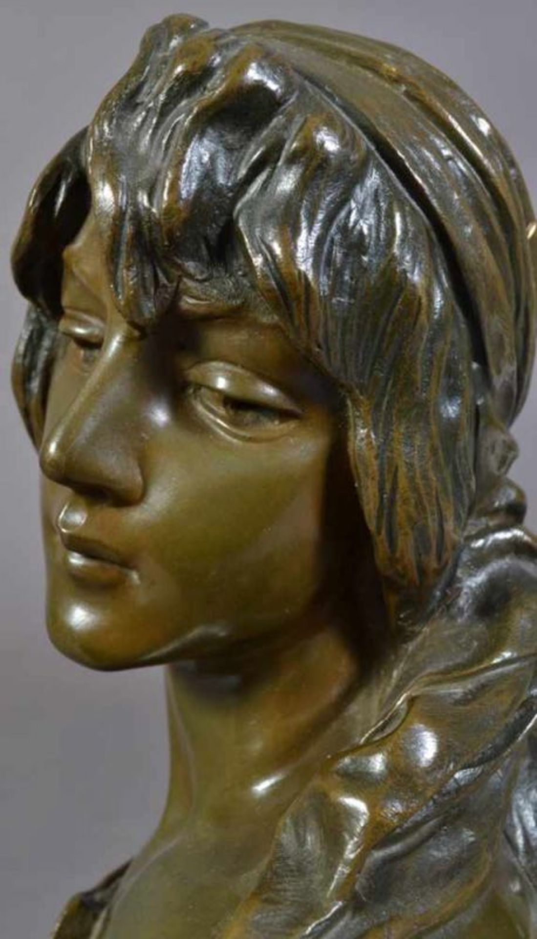 "CENDRILLON" - Aschenputtel. Bronze, dunkelbraun patiniert. Hohl gearbeitete Büste, auf der Schulter - Image 17 of 17