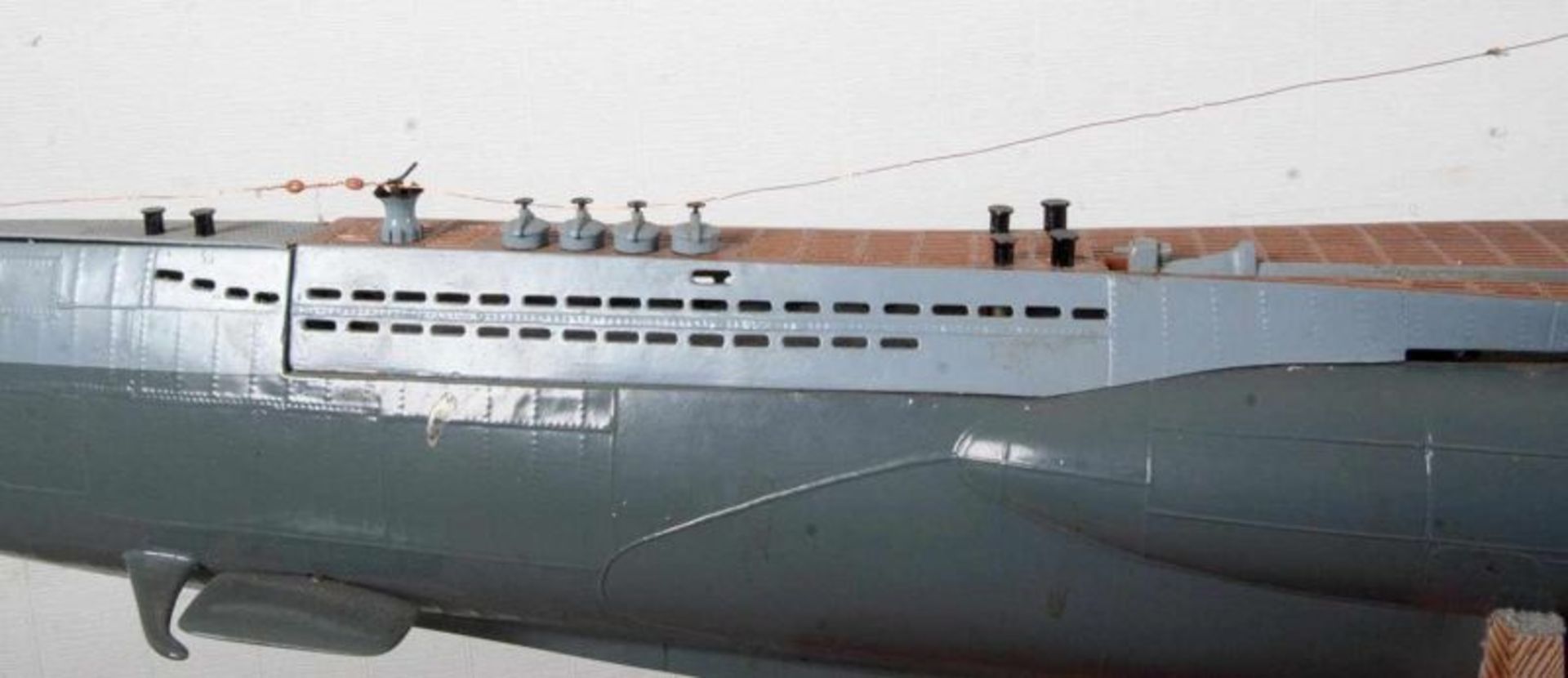 "U995", Länge 168 cm, Maßstab 1:40. Dynamisch & statisch tauchfähiges U-Boot Modell, Kunststoff, - Image 12 of 26