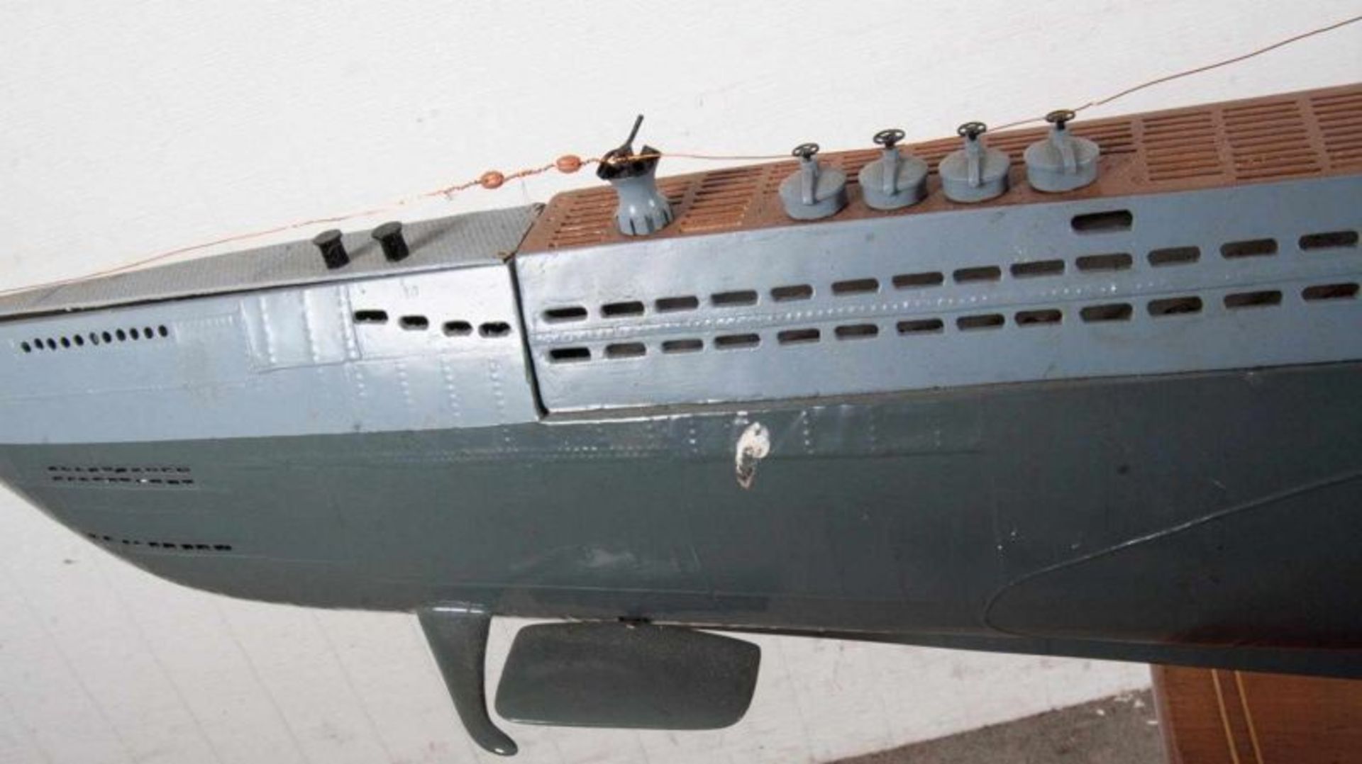 "U995", Länge 168 cm, Maßstab 1:40. Dynamisch & statisch tauchfähiges U-Boot Modell, Kunststoff, - Image 7 of 26