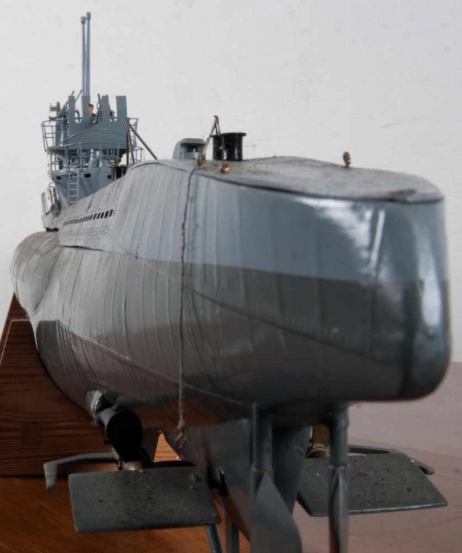 "U995", Länge 168 cm, Maßstab 1:40. Dynamisch & statisch tauchfähiges U-Boot Modell, Kunststoff, - Image 2 of 26